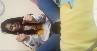 Liseli kızı önce sarhoş ediyor sonra sikiyor